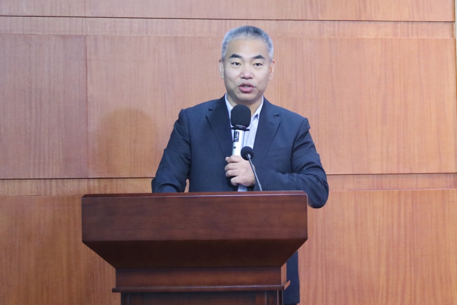 1730699750524815E8EB.jpg 黃春輝.jpg